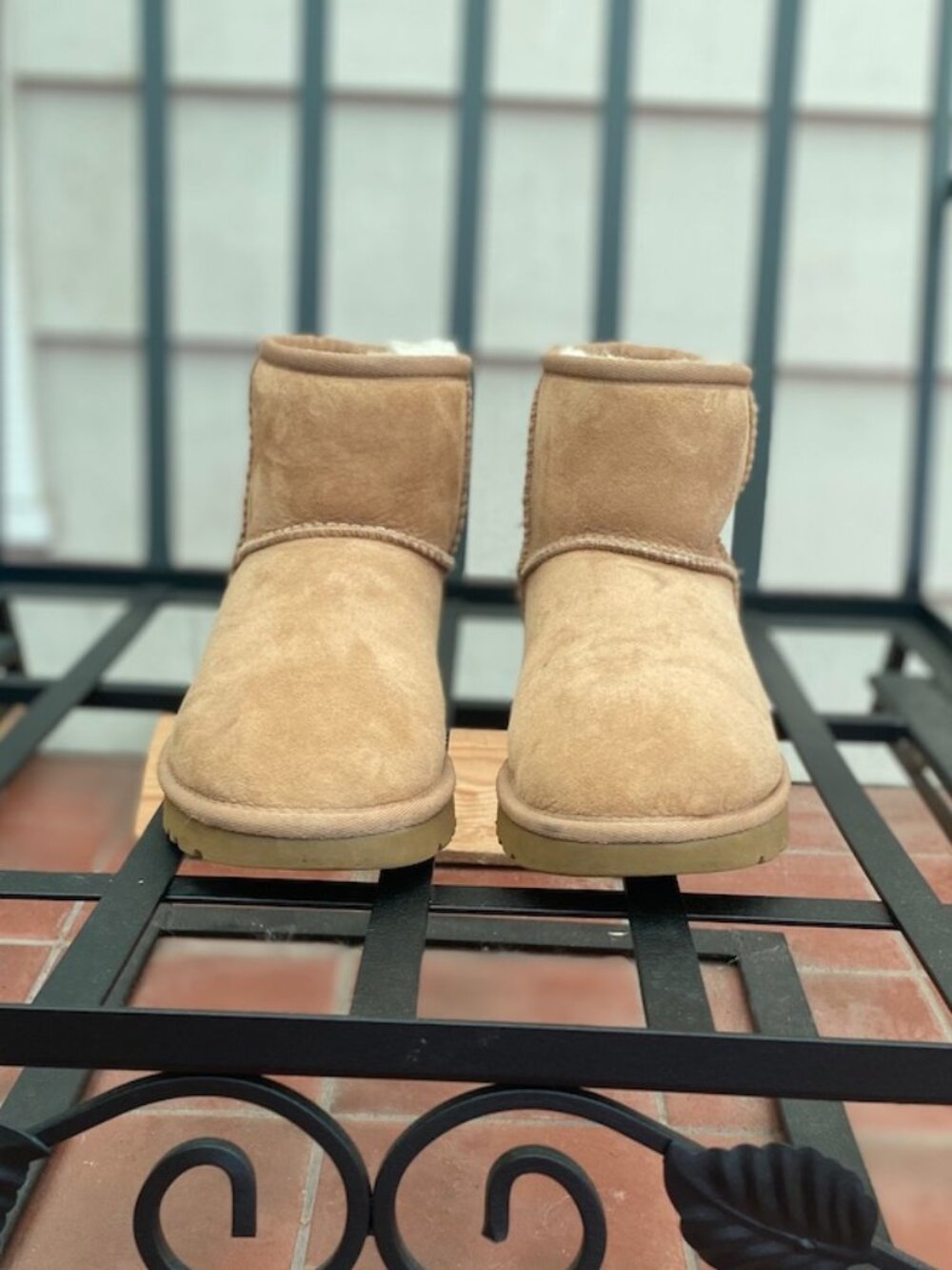 UGG Women's Classic II Mini Boots Size 8